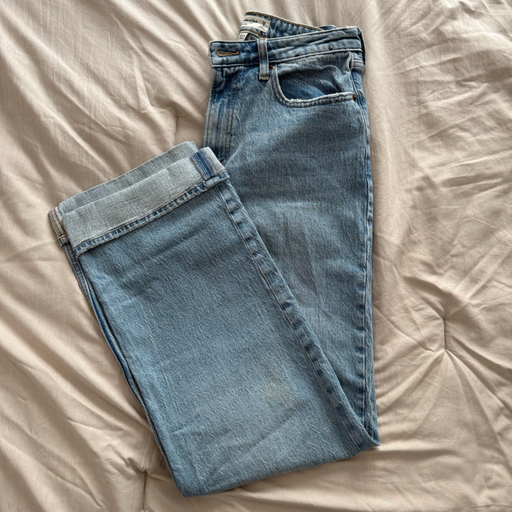 Abercrombie & Fitch ‘90s Relaxed Jean High Rise